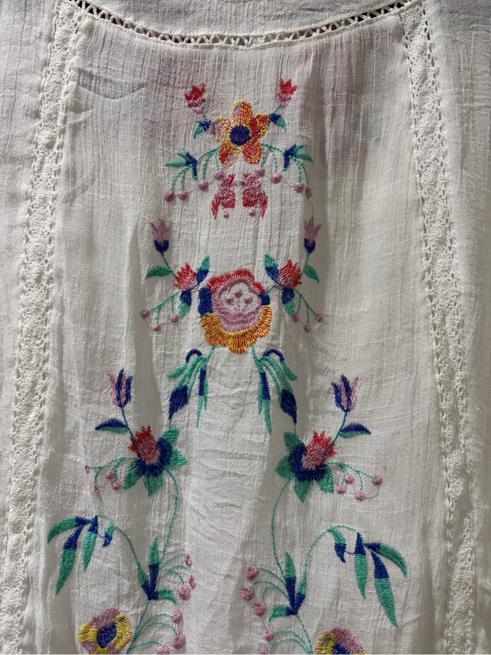 White Embroidered Floral Top - Picture 1 of 3